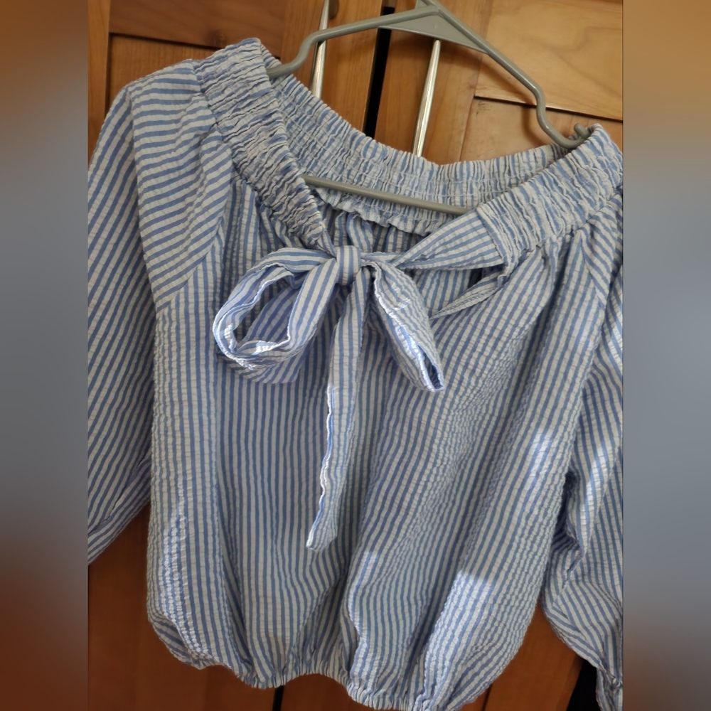 Cute Top💟 - Picture 2 of 2
